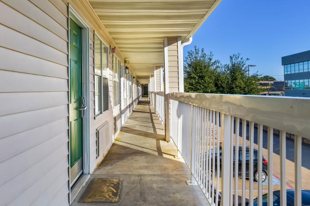 Hometowne Studios By Red Roof Dallas - North Addison - Tollway Exterior photo